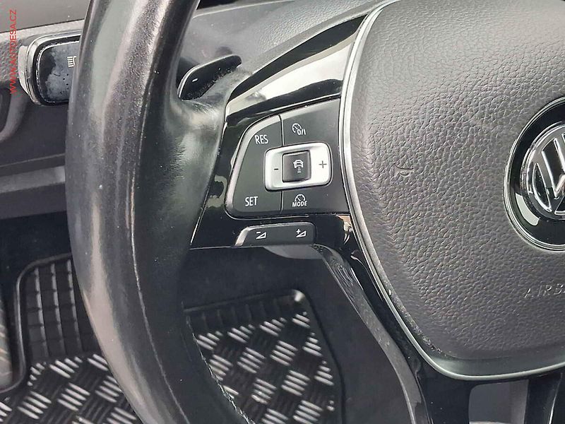 Volkswagen Touran (2016) 1.4TSi, 2.maj, DSG, LED - fotka 13 z 17