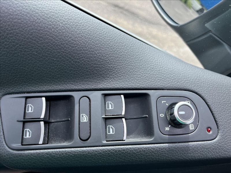 Volkswagen Tiguan 2,0 TDi ROZVODY KLIMA 2xKOLA - fotka 29 z 48
