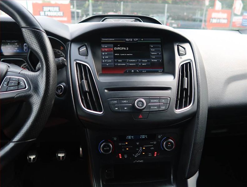 Ford Focus (2015) 2.0 EcoBoost ST, Kůže - fotka 12 z 22