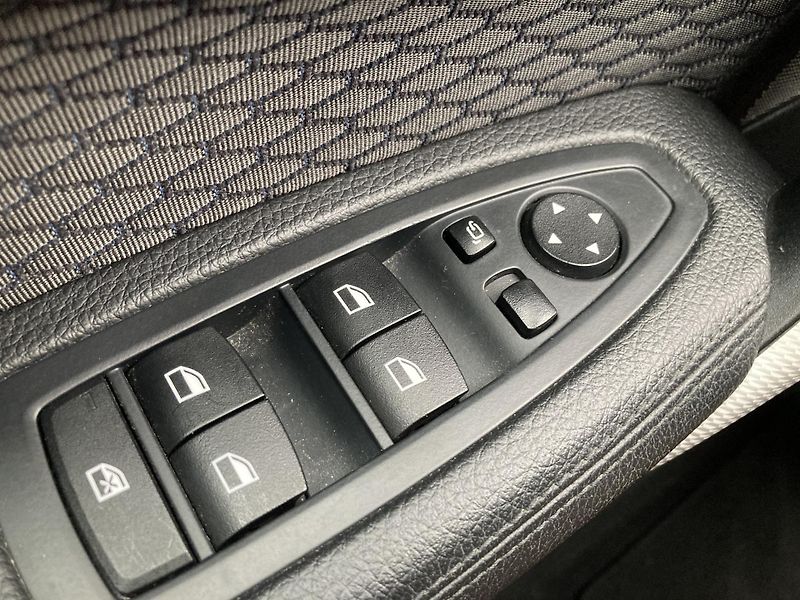BMW Řada 1 (2016) 118d xDrive, M paket, serviska - fotka 34 z 35