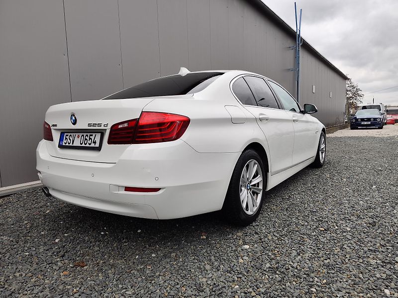 BMW Řada 5 525D X-DRIVE - fotka 6 z 21