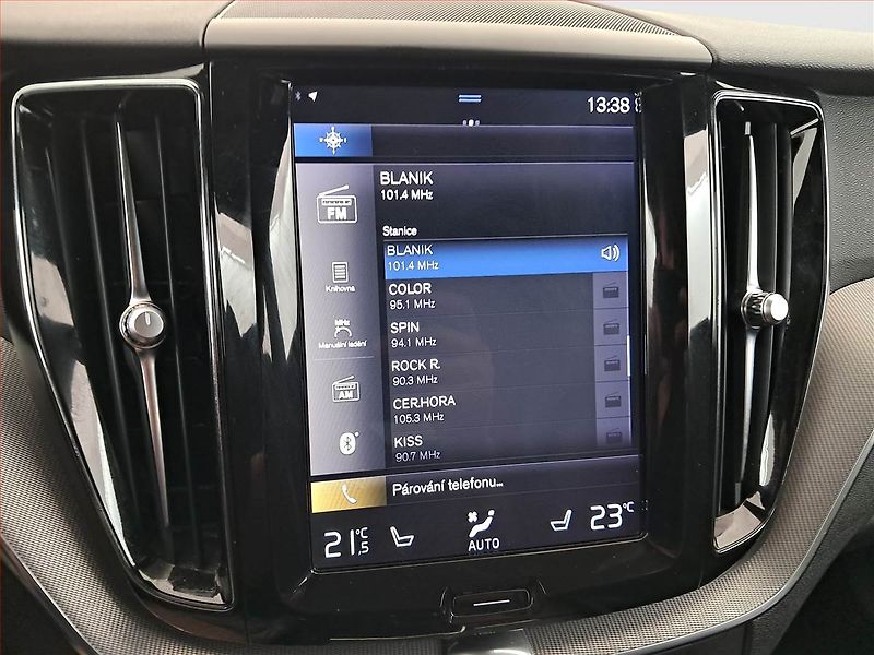 Volvo XC60 (2018) R-Design T5 AWD - fotka 20 z 21