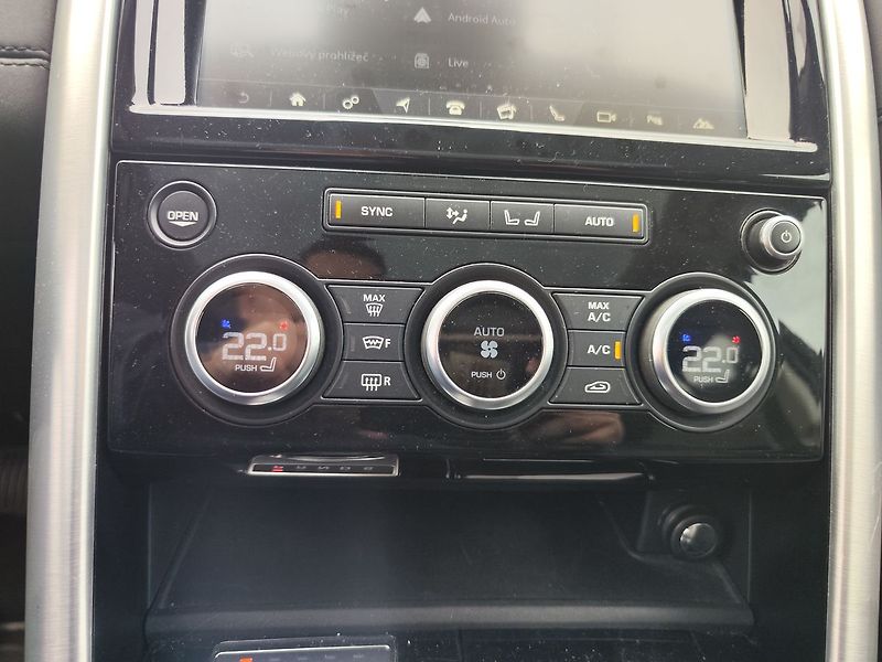 Land Rover Discovery 3.0 Td6 HSE/190kW Pano 7.míst - fotka 25 z 38