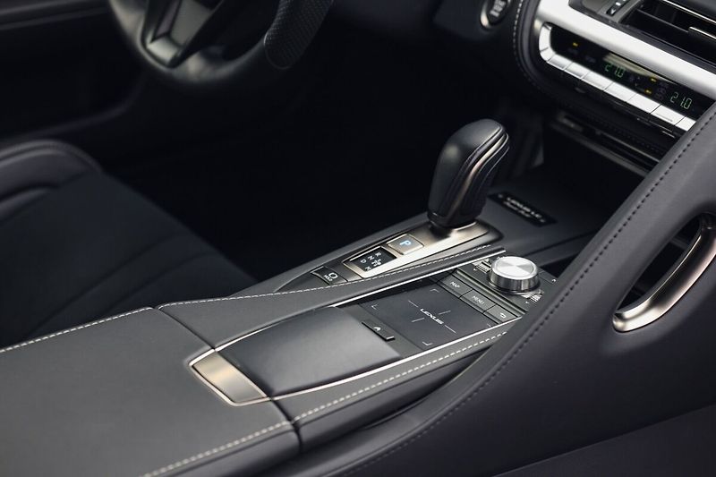 Lexus LC 500 500 BESPOKE - fotka 12 z 32