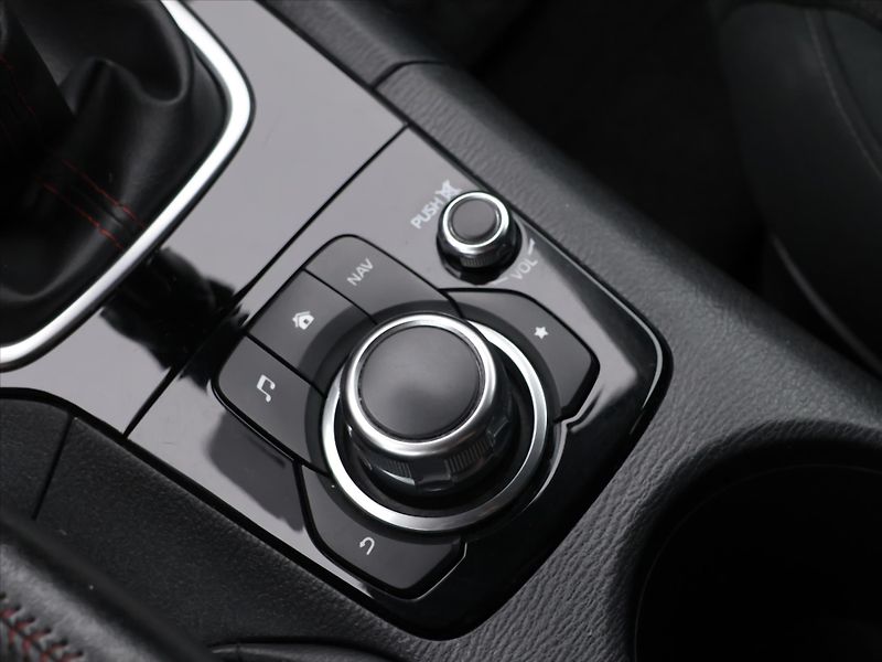 Mazda 3 2,0 Skyactiv-G120 88kW - fotka 20 z 28