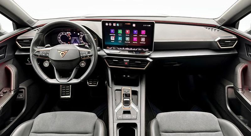 Cupra Leon Sportstourer VZ 1.5 e-Hybrid - fotka 10 z 13