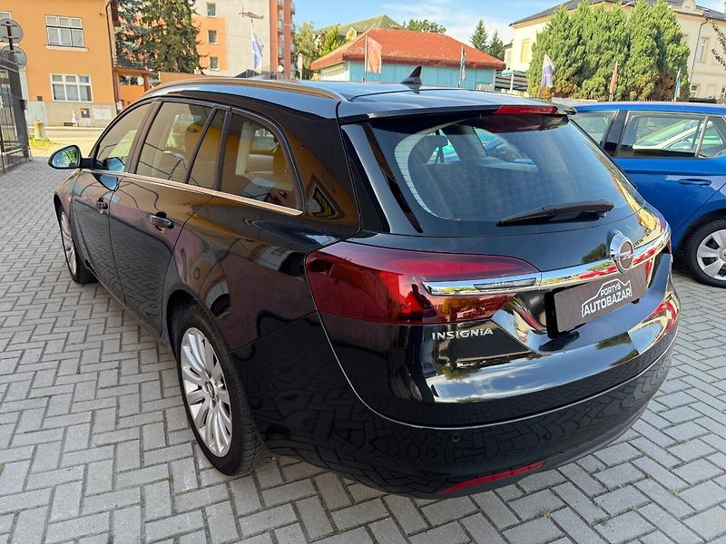 Opel Insignia (2015) 2.0 CDTi  Kombi - fotka 2 z 17