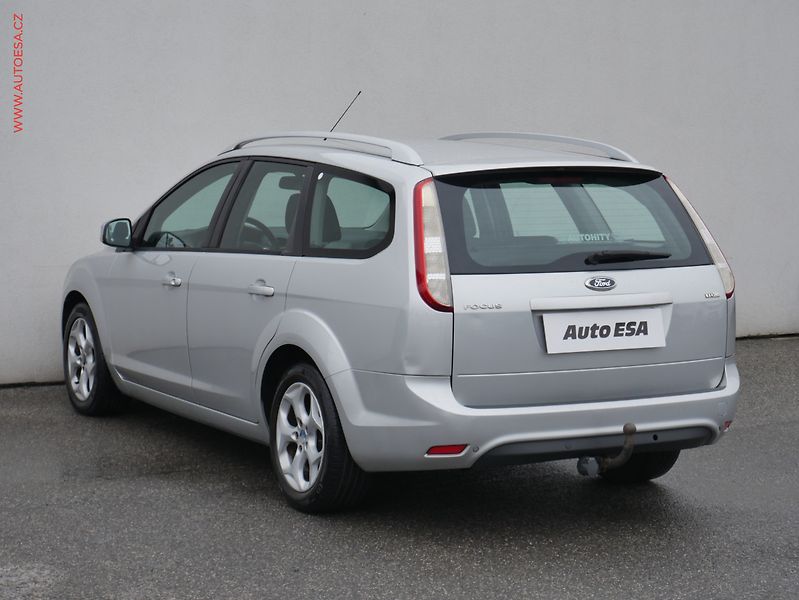 Ford Focus (2010) 1.6 TDCi, AC, tažné - fotka 6 z 19