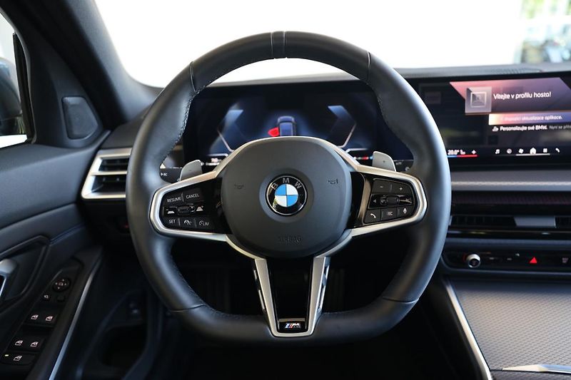 BMW Řada 3 330i xDrive Touring - fotka 16 z 22