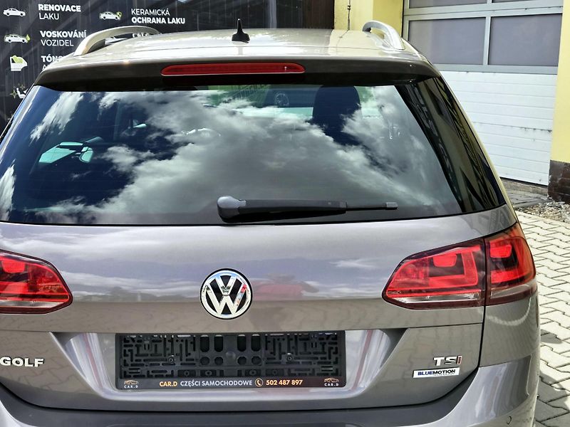 Volkswagen Golf 1,4TSi Highline 92kW, SERV.KN - fotka 44 z 44