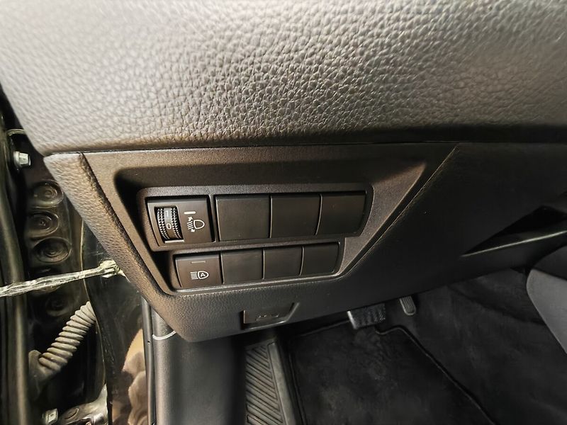 Toyota Yaris 1.5 Hybrid  Comfort Tech Style - fotka 28 z 39