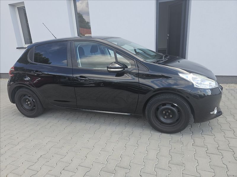 Peugeot 208 1,2 i Actice klima - fotka 5 z 40