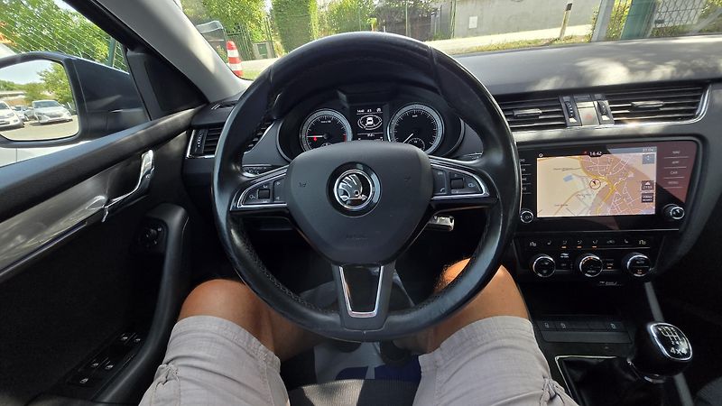 Škoda Octavia 2.0TDI 4x4  STYLE 1MAJITEL - fotka 32 z 43