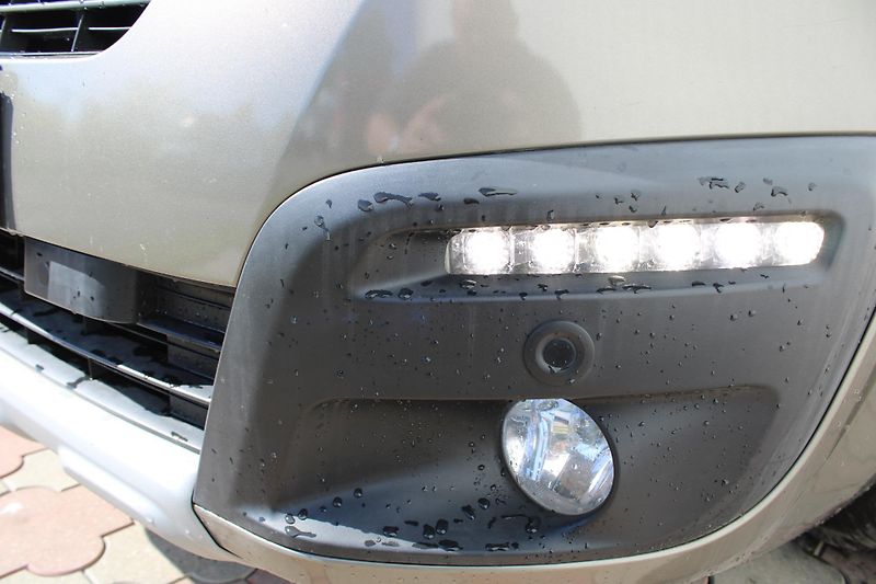 Citroën Berlingo 1,6 HDI Multispace Automat - fotka 18 z 21