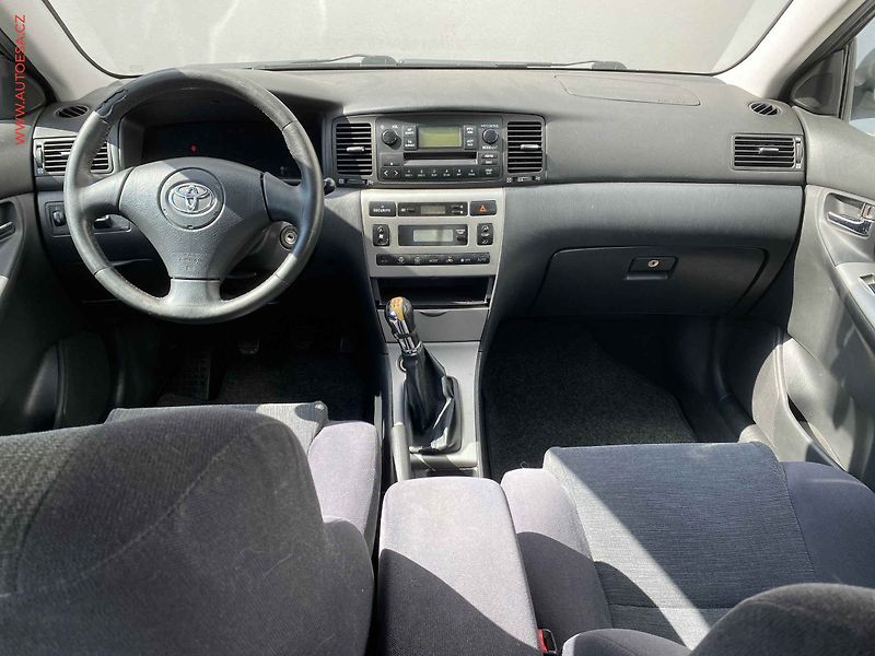 Toyota Corolla (2004) 2.0 D, AC - fotka 8 z 15