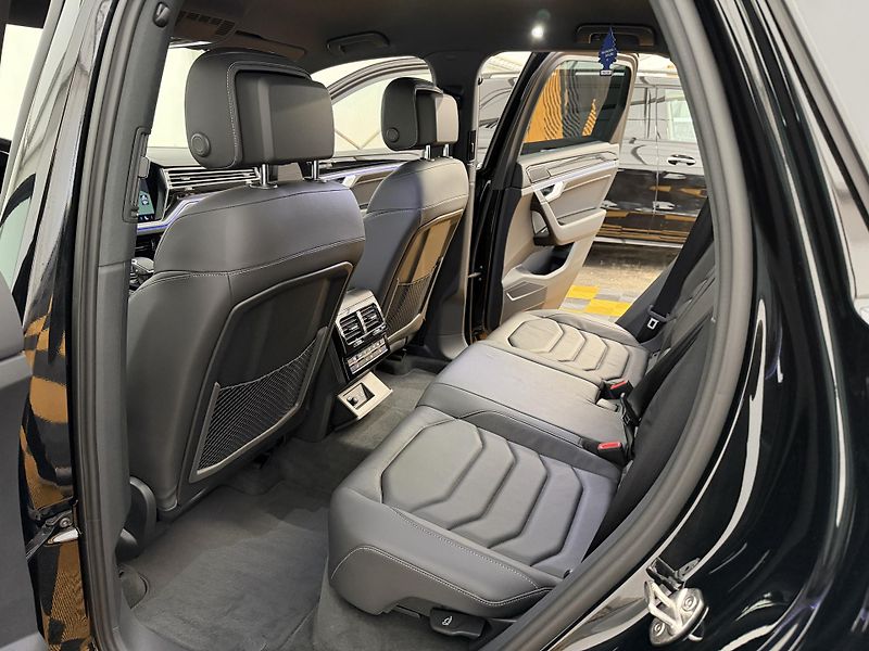 Volkswagen Touareg 3.0Tdi*1-MAJ*DPH*HUD*R-LINE* - fotka 12 z 47