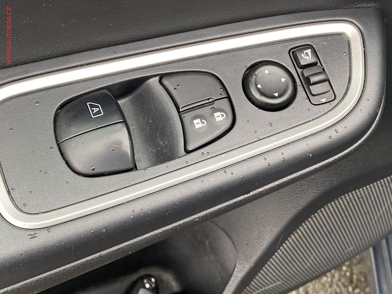Nissan Micra (2018) 0.9 DiG-T, Tekna, navi - fotka 11 z 19
