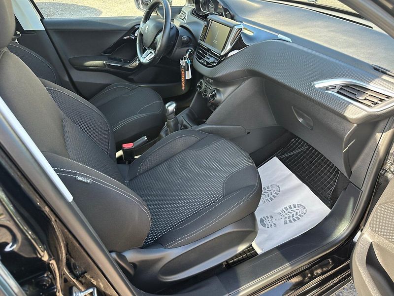 Peugeot 208 (2015) 1,2Turbo 81kw Style - fotka 14 z 25