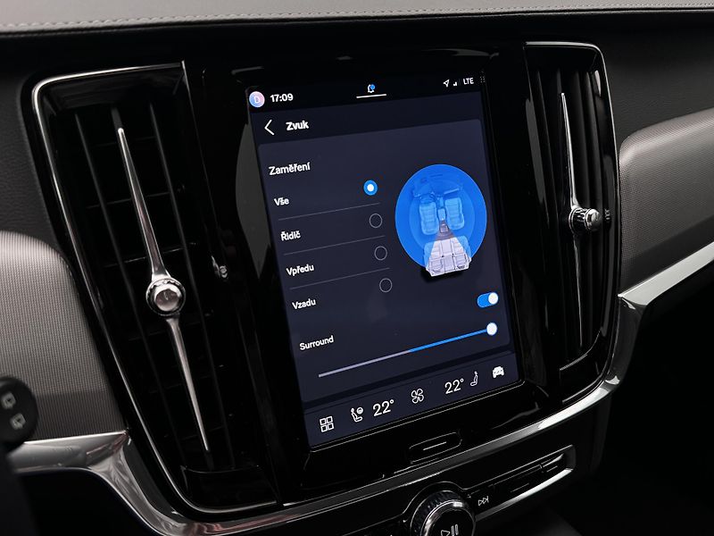 Volvo V90 CC B4 AWD PLUS CZ REZERVACE - fotka 39 z 51