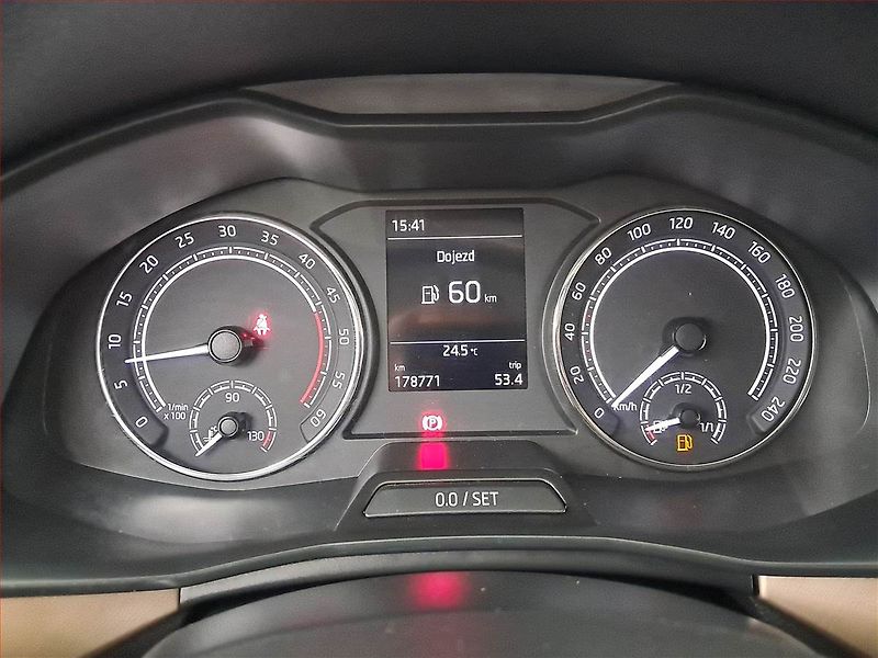 Škoda Scala (2019) Style 1.6 TDI, Tempomat - fotka 11 z 16