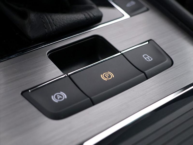 Škoda Superb 2.0 TDI 110kW Style DSG Tažné - fotka 24 z 32