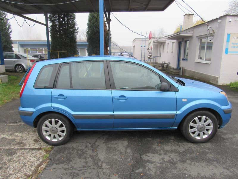 Ford Fusion 1,4 i 59KW 1.Majitel - fotka 8 z 28