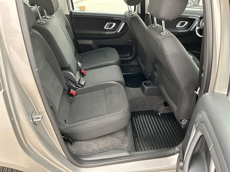 Škoda Roomster 1.6 V Comfort - fotka 21 z 25