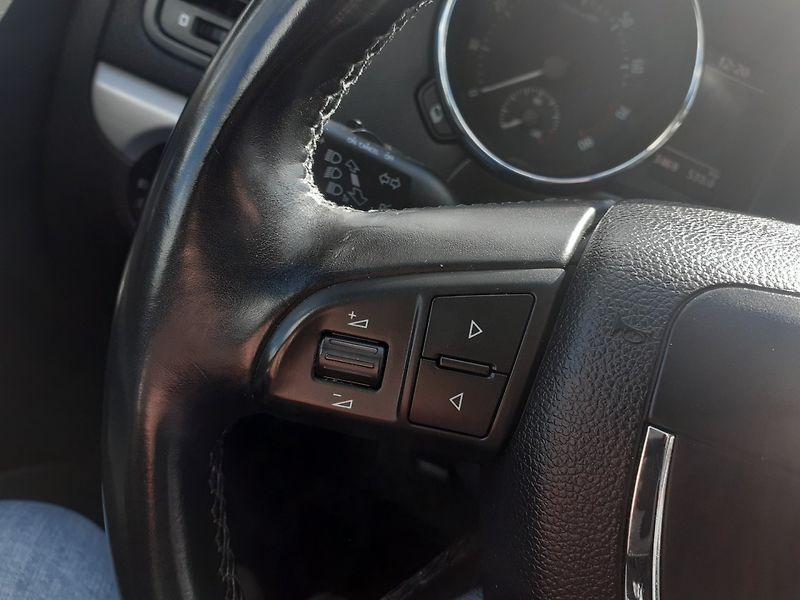 Škoda Yeti (2013) 1.2 TSI AMBIENTE - fotka 9 z 37