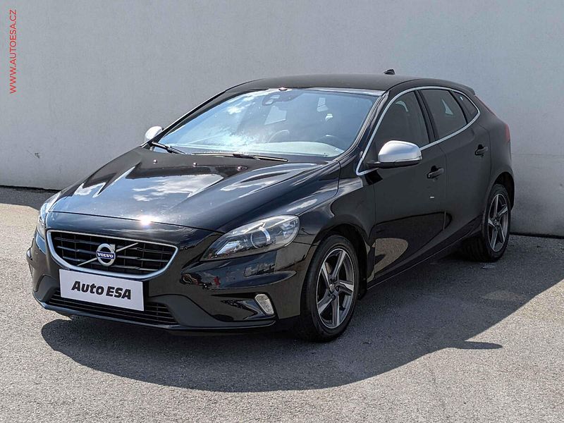 Volvo V40 (2015) 2.0d, Navi, xenon, temp. - fotka 3 z 16