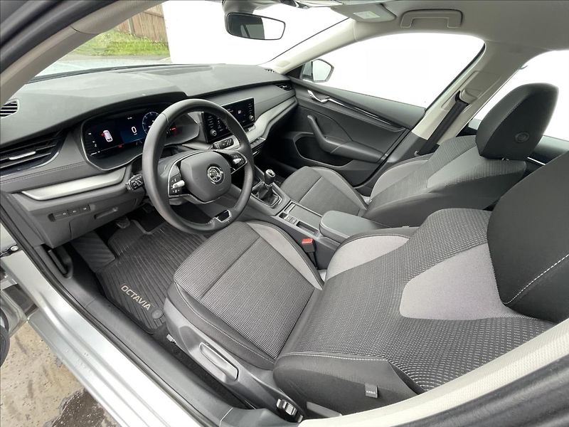 Škoda Octavia 2,0 TDI Combi Ambition Plus - fotka 5 z 23