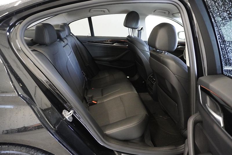 BMW Řada 5 530 D SPORTLINE AUTOMAT - fotka 25 z 28