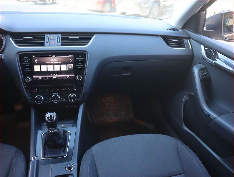 Škoda Octavia (2017) 2.0 TDI, Tempomat - fotka 8 z 18