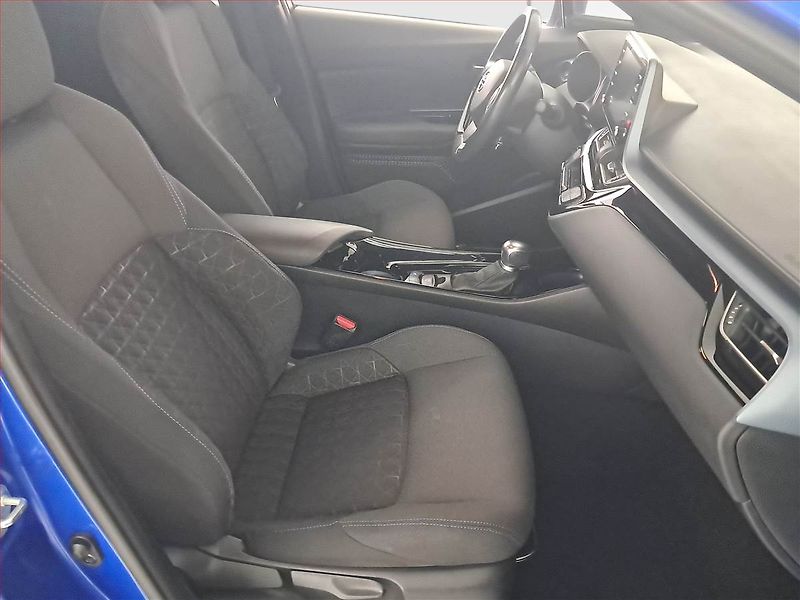 Toyota C-HR (2022) 1.8 Hybrid - fotka 9 z 21