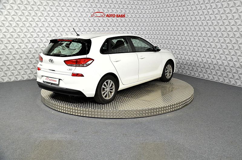 Hyundai i30 (2017) 1.4i 73kW HB - fotka 6 z 19
