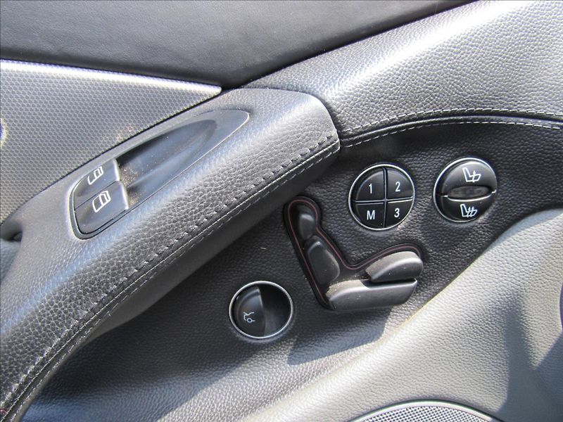 Mercedes-Benz SL 5,5 550 V8 285kw Cabrio - fotka 24 z 44