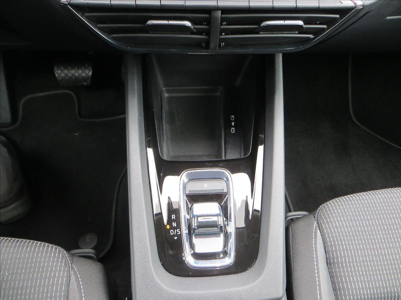 Škoda Octavia 2,0 TDI Ambition DSG LED ČR - fotka 12 z 22