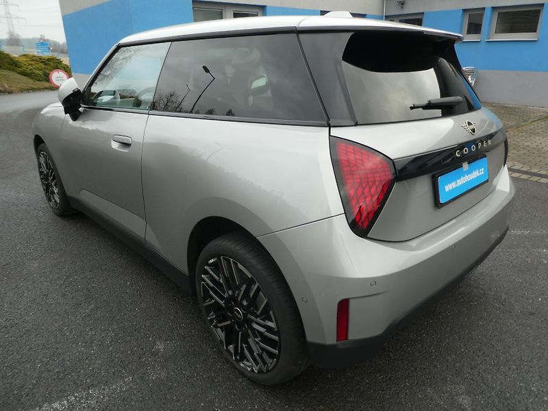 Mini Cooper E 135kW  - fotka 5 z 16