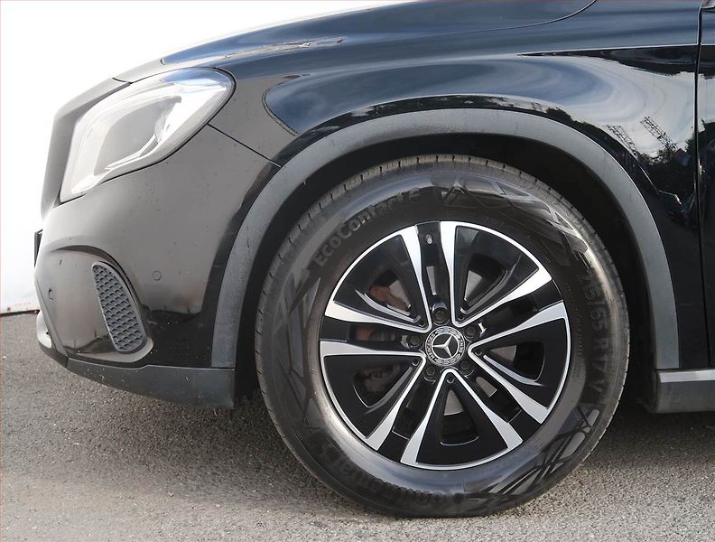 Mercedes-Benz GLA (2017) 220 d 4MATIC, 4X4 - fotka 15 z 25
