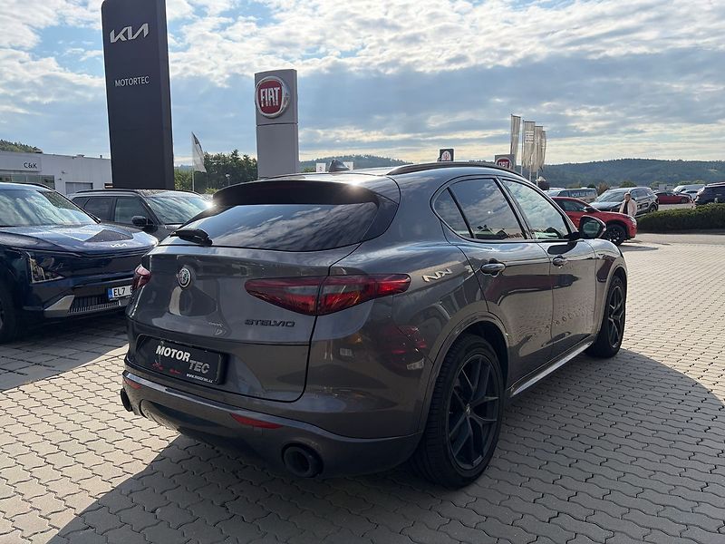 Alfa Romeo Stelvio 2.0T 280k AWD Veloce AT8 - fotka 3 z 10