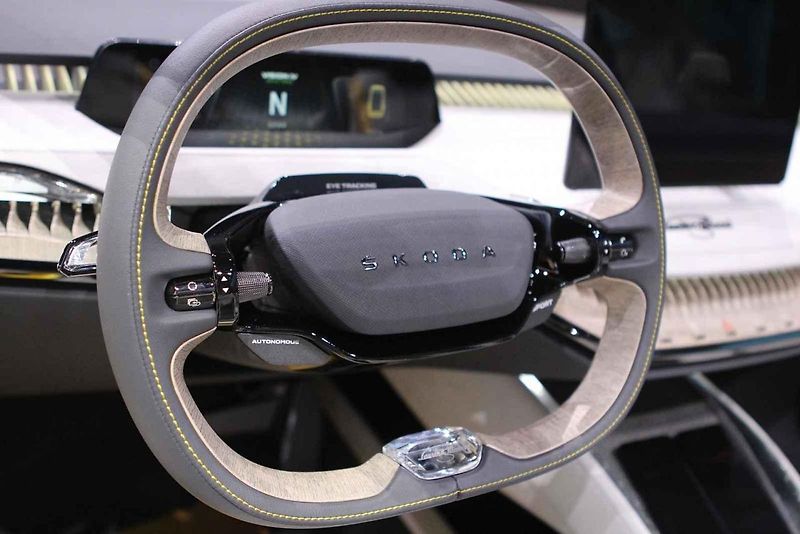 Jedno z nejočekávanějších aut Ženevy - Aston Martin Valkyrie