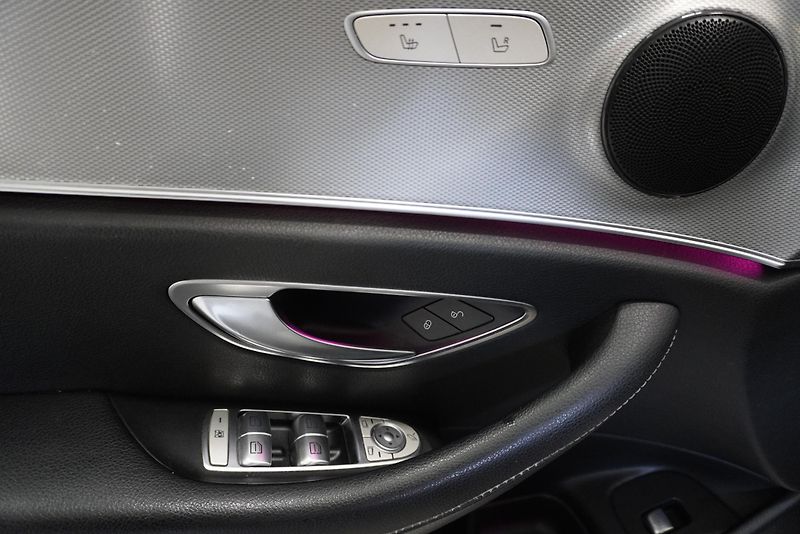 Mercedes-Benz Třídy E (2017) E220D AUTOMAT - fotka 15 z 38