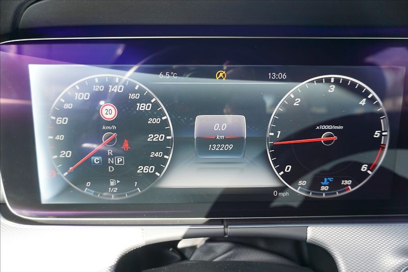 Mercedes-Benz Třídy E 2,0 E 220d 4M kombi - fotka 9 z 16