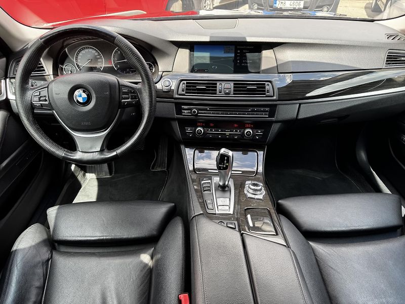 BMW Řada 5 (2012) 530XD M-paket - fotka 12 z 29