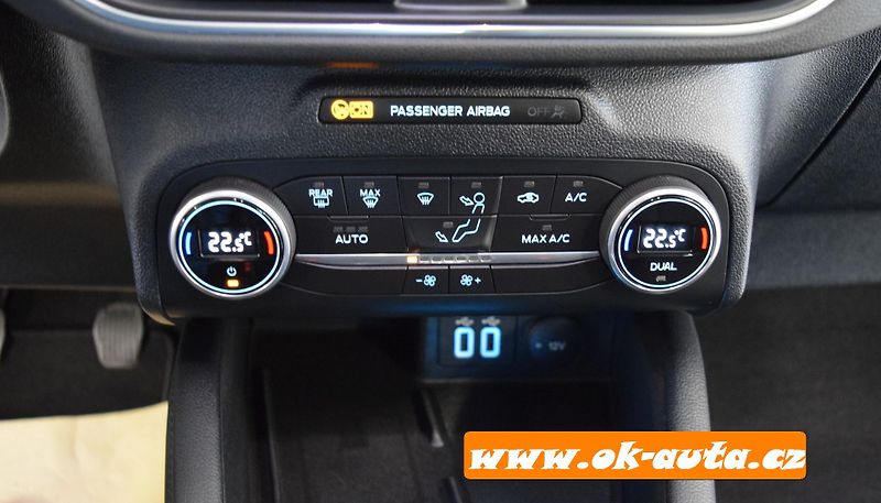 Ford Kuga 1.5 EBLUE TITANIUM 56 000 KM - fotka 39 z 57