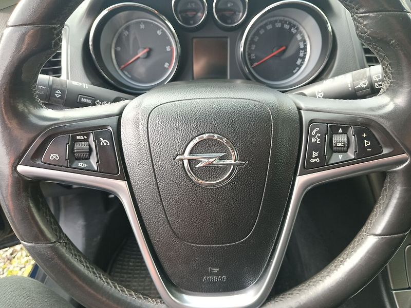 Opel Insignia 2.0 CDTI ST Edition - fotka 14 z 31