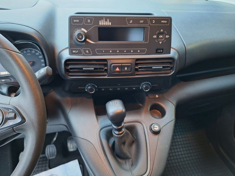 Opel Combo (2023) 1,5 BHDi M6 - fotka 14 z 16