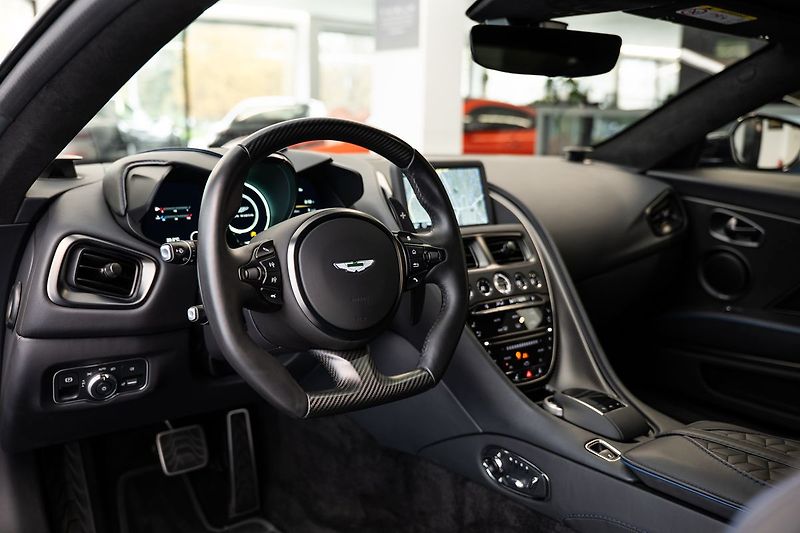 Aston Martin DBS - fotka 5 z 31