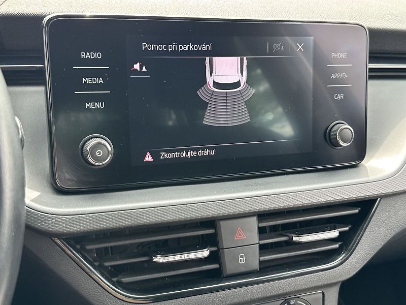 Škoda Kamiq (2022) 1.0 TSI Ambition - fotka 13 z 27