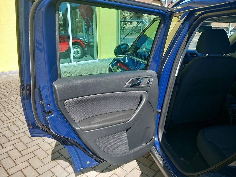 Škoda Yeti (2011) 1,6TDi TOPSTAV 1.MAJ. NOVÁ STK - fotka 13 z 39