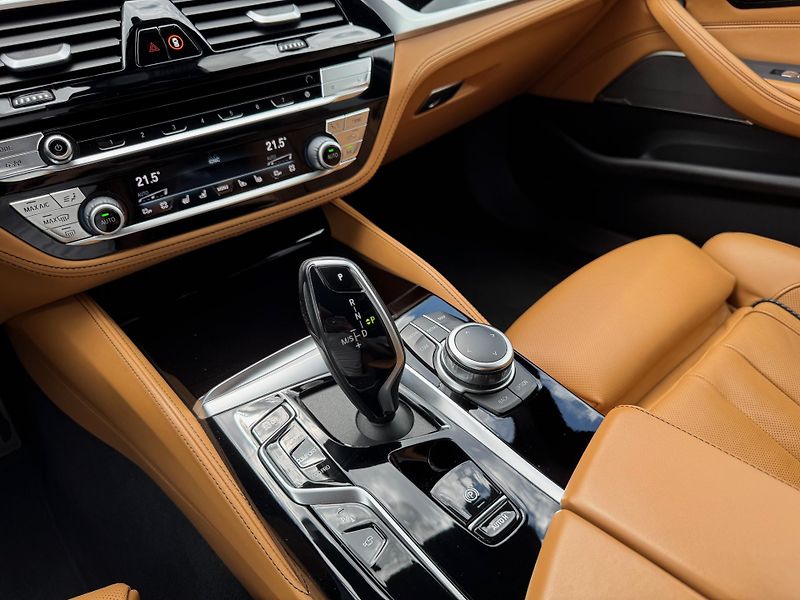 BMW Řada 5 (2022) M550i Xdrive - CZ - DPH - fotka 15 z 30